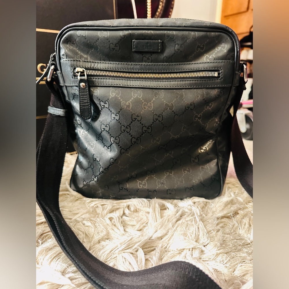 Gucci messenger bag unisex